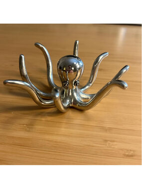 Silver octopus-shaped ring holder/organizer